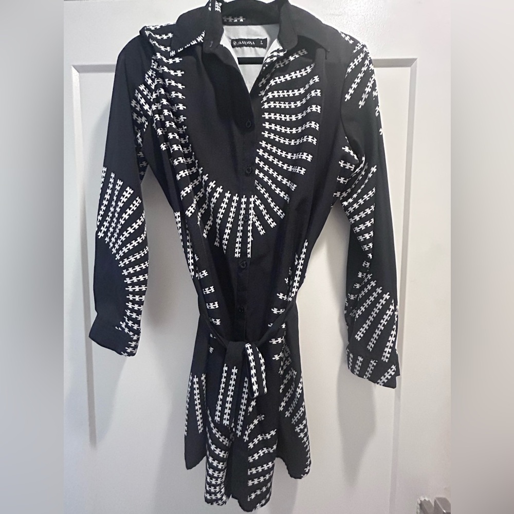 Manaola Black and White Dress, Large